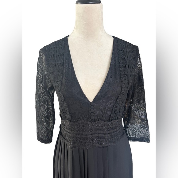 Zara v-neck 3/4 sleeve midi lace pleated black dress - Picture 3 of 9